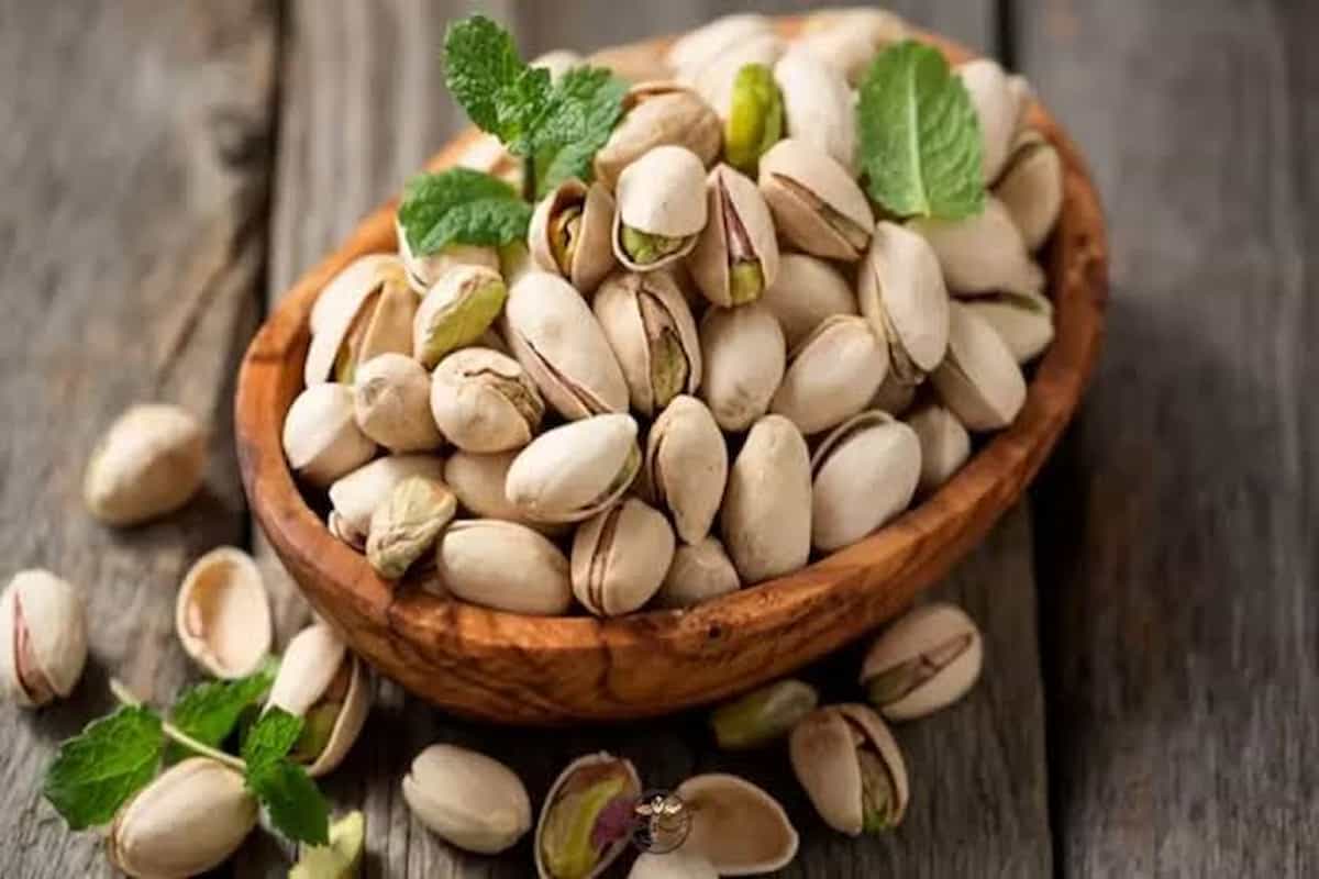 پسته ایرانی تازه با عطر طبیعی و ارزش غذایی بالا